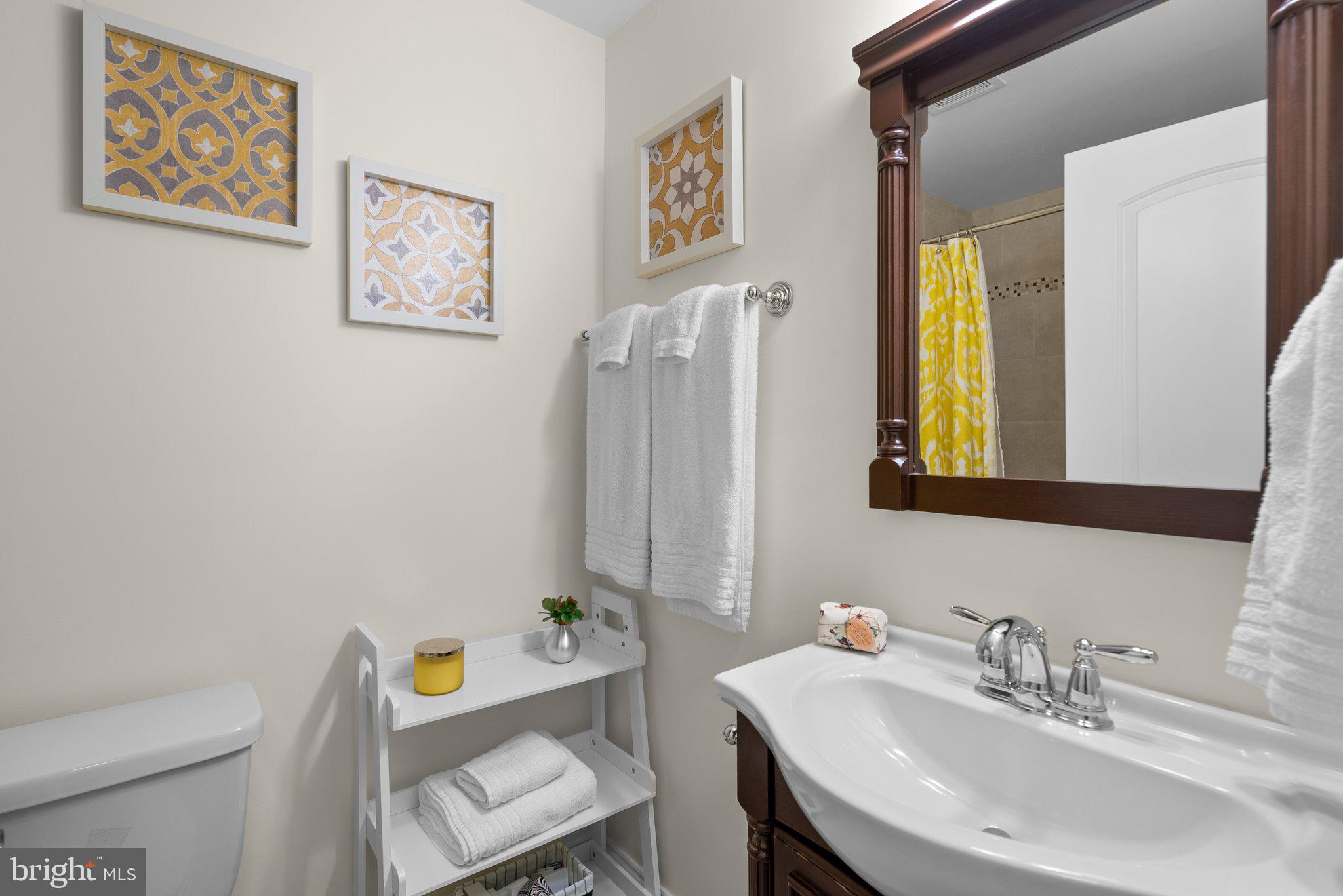 10105 Dickens AVENUE