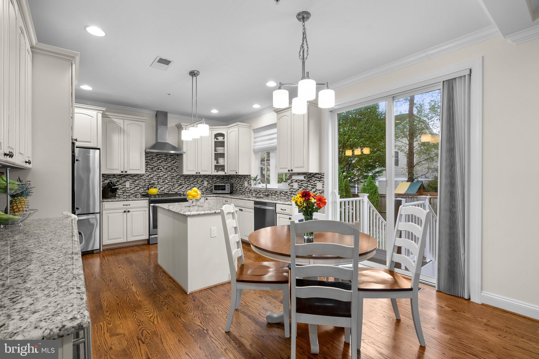 10105 Dickens AVENUE