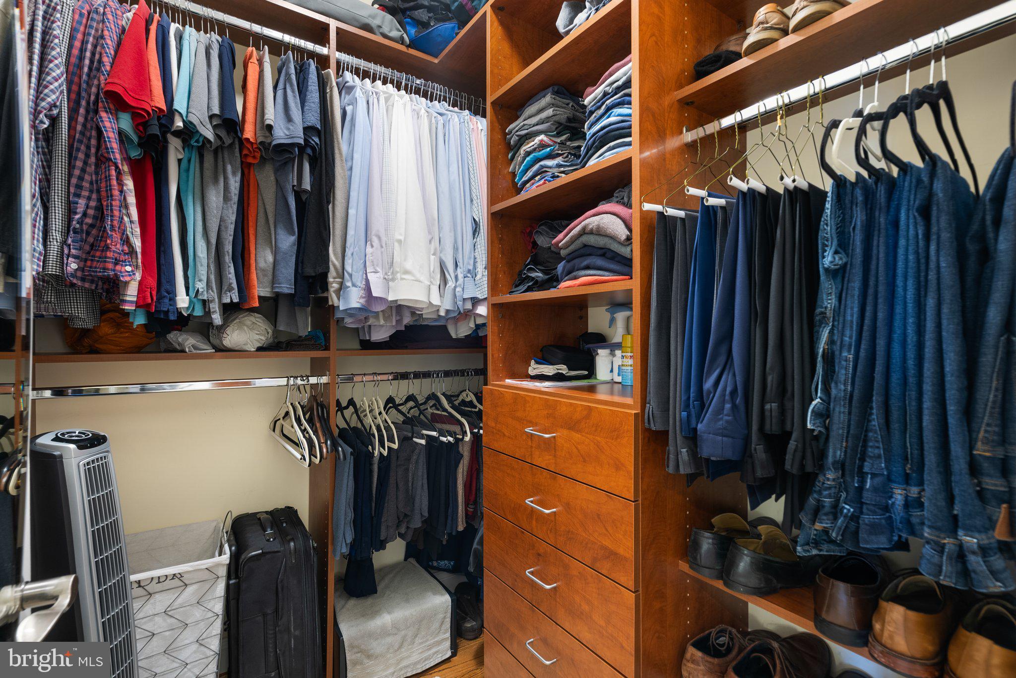 10105 Dickens AVENUE