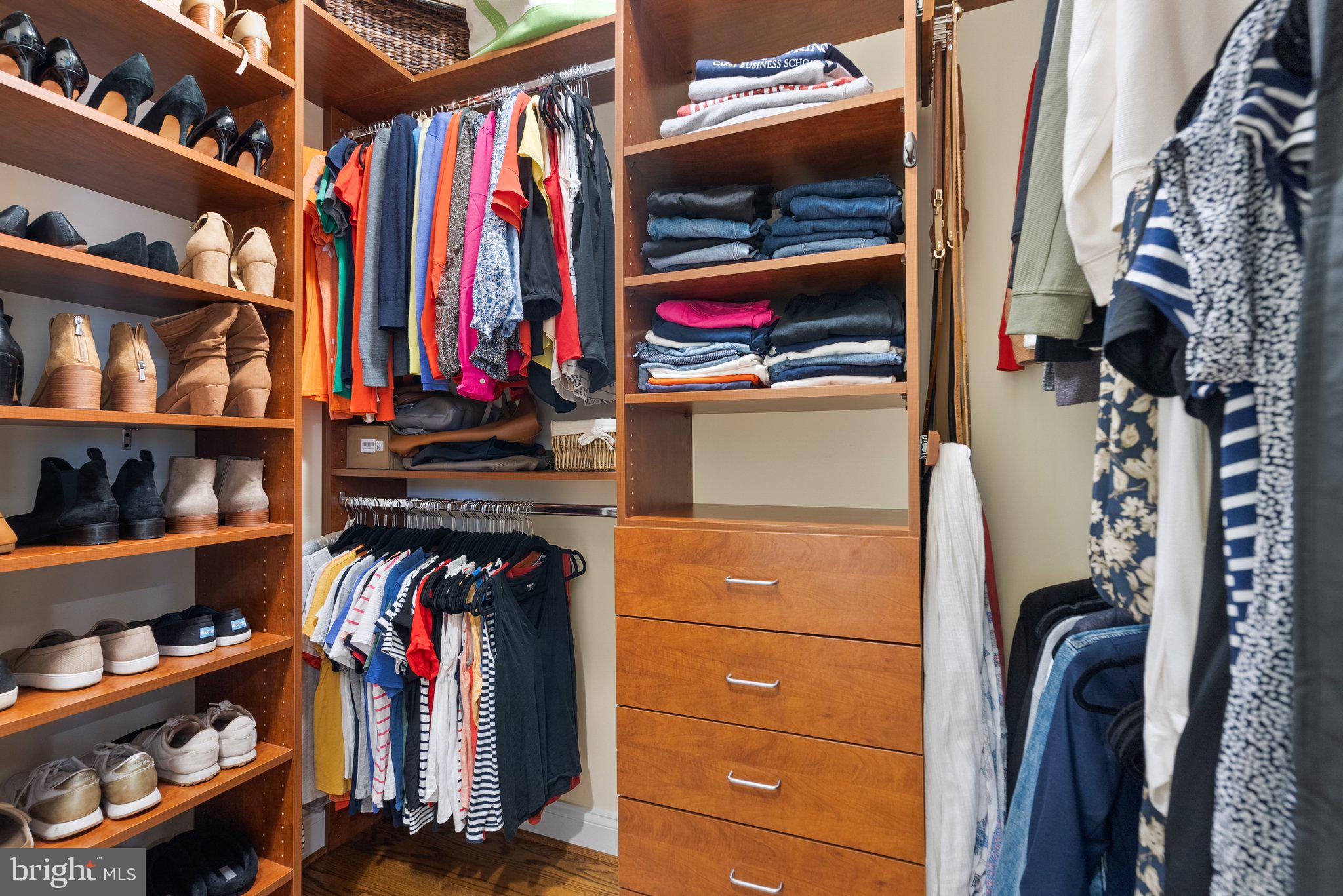 10105 Dickens AVENUE