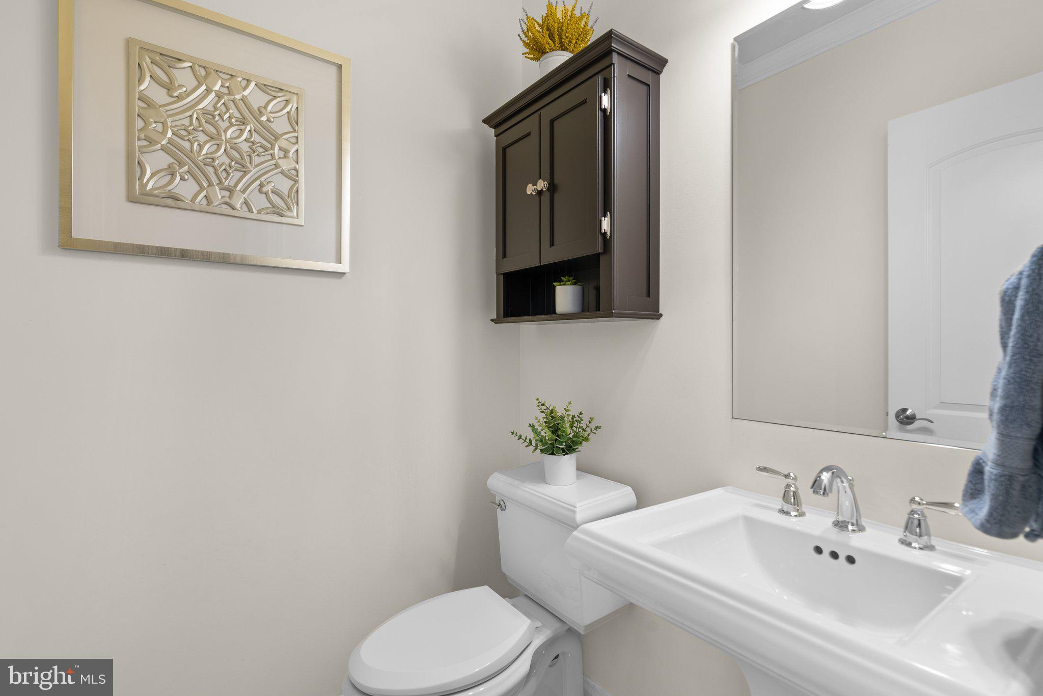 10105 Dickens AVENUE