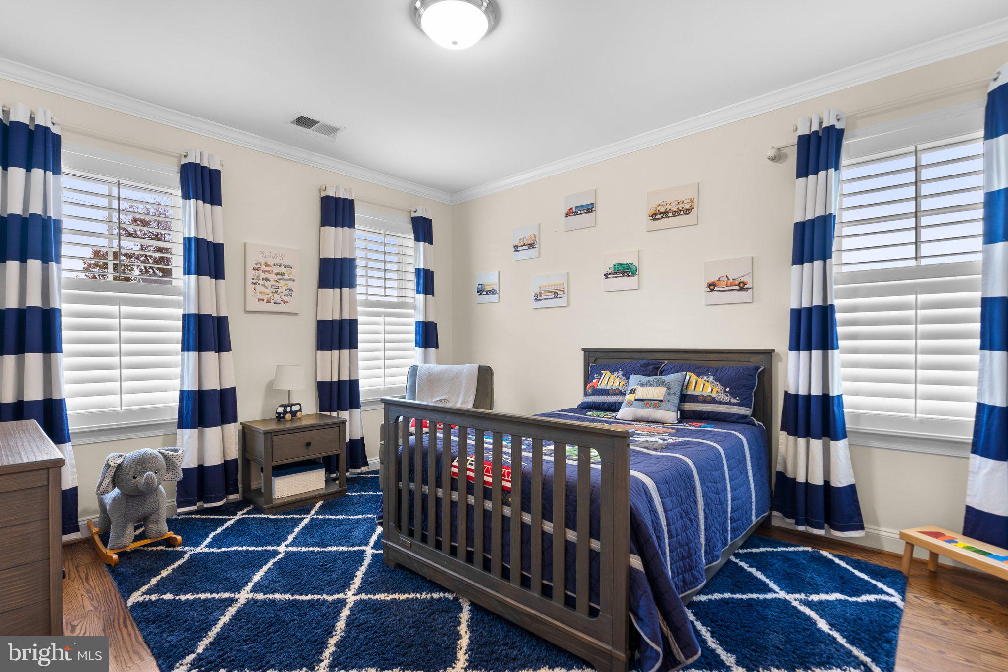 10105 Dickens AVENUE