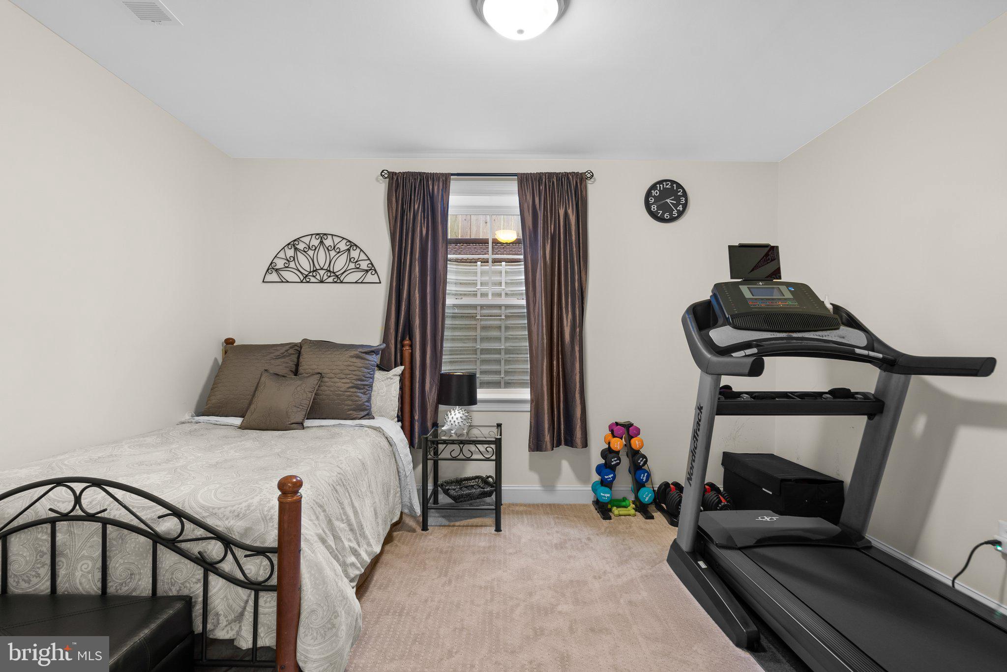 10105 Dickens AVENUE