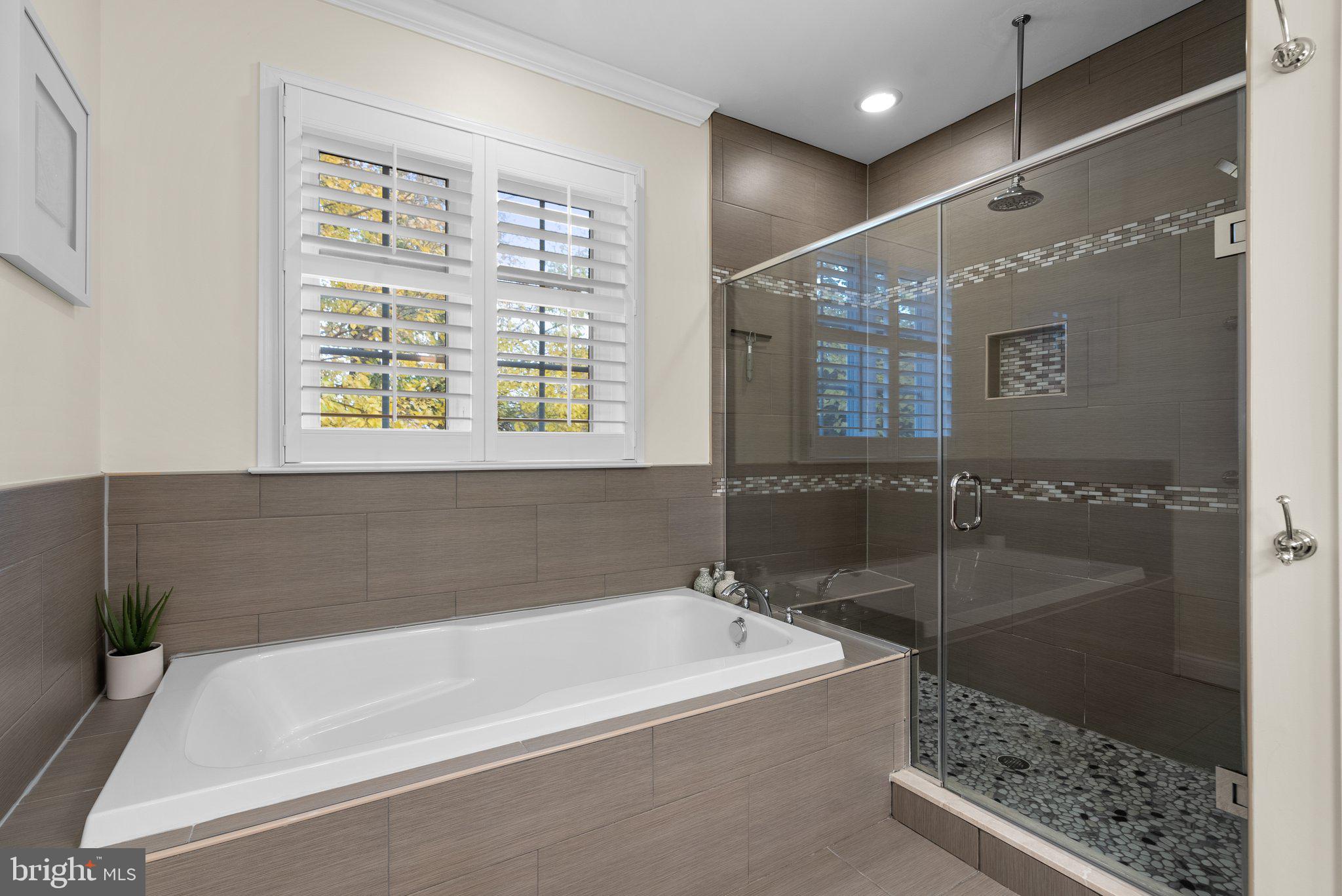 10105 Dickens AVENUE