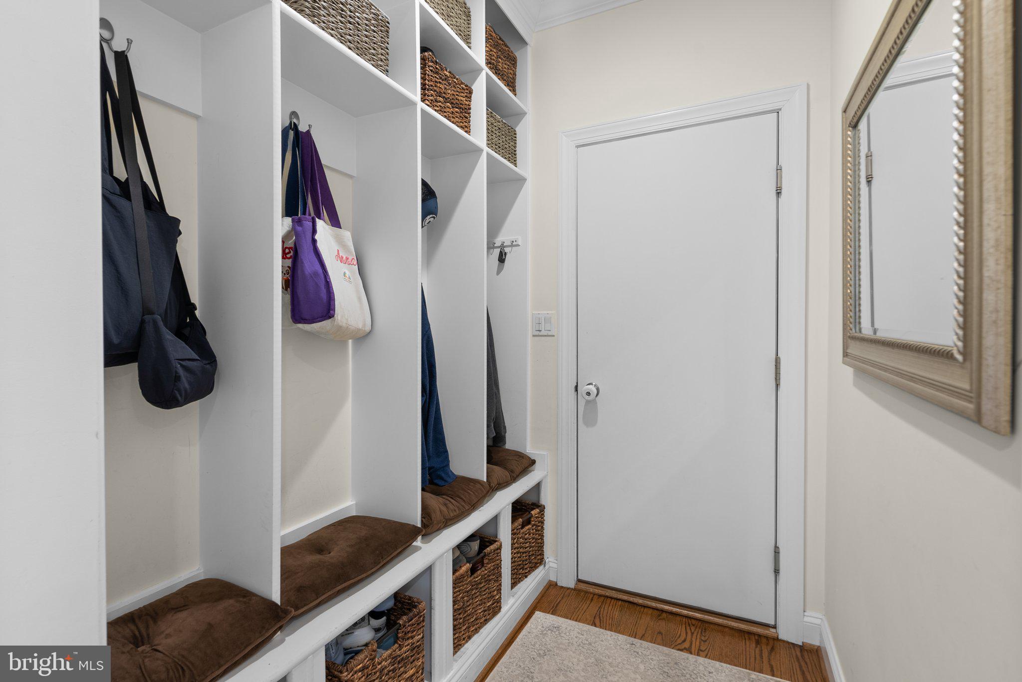 10105 Dickens AVENUE