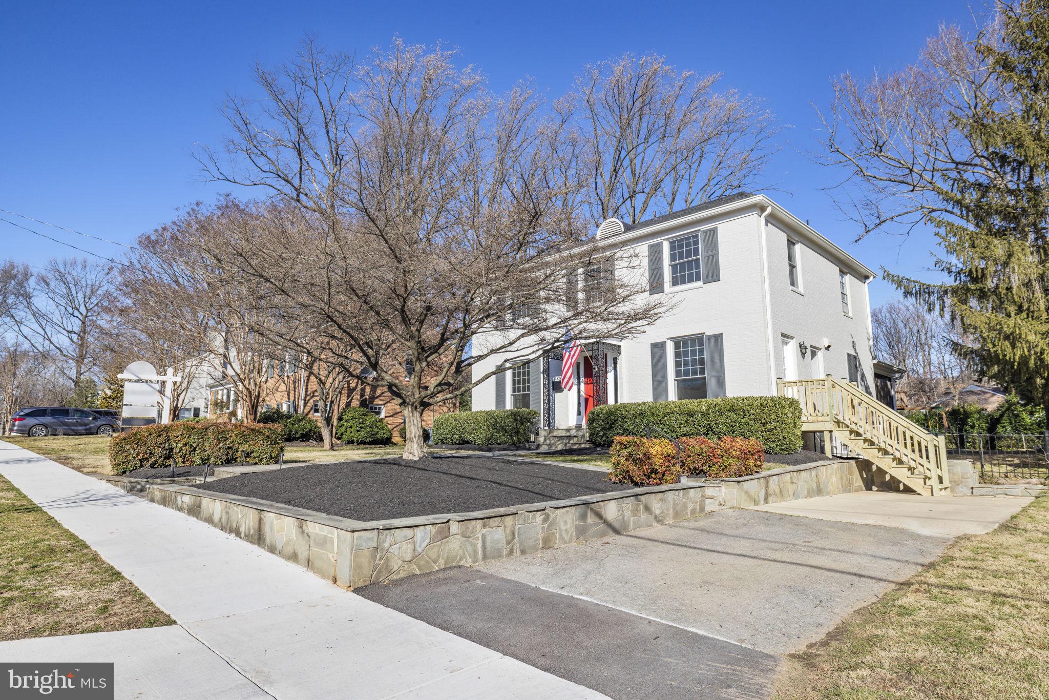 615 Blossom Dr