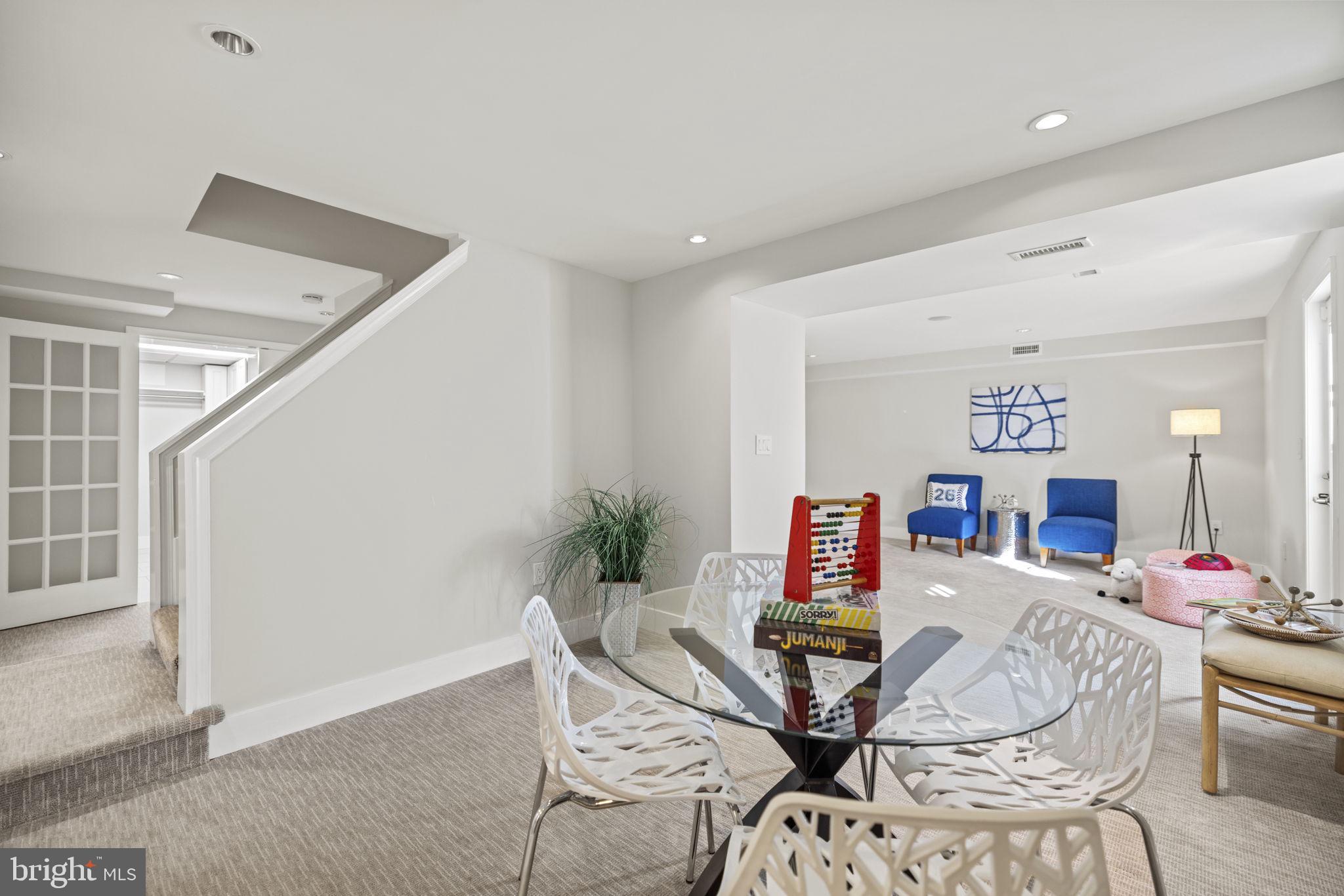 615 Blossom Dr