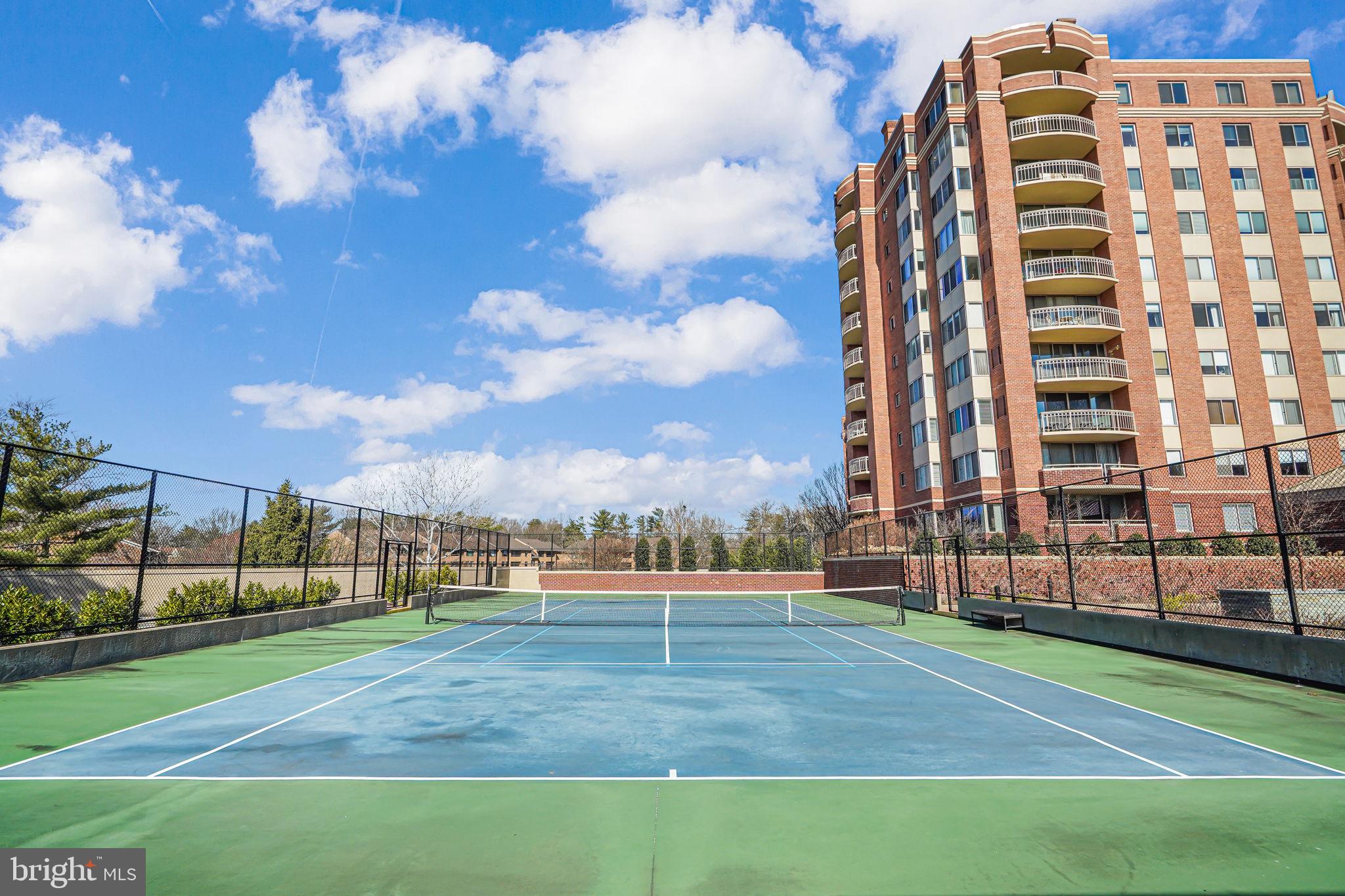 5802 Nicholson #2-703