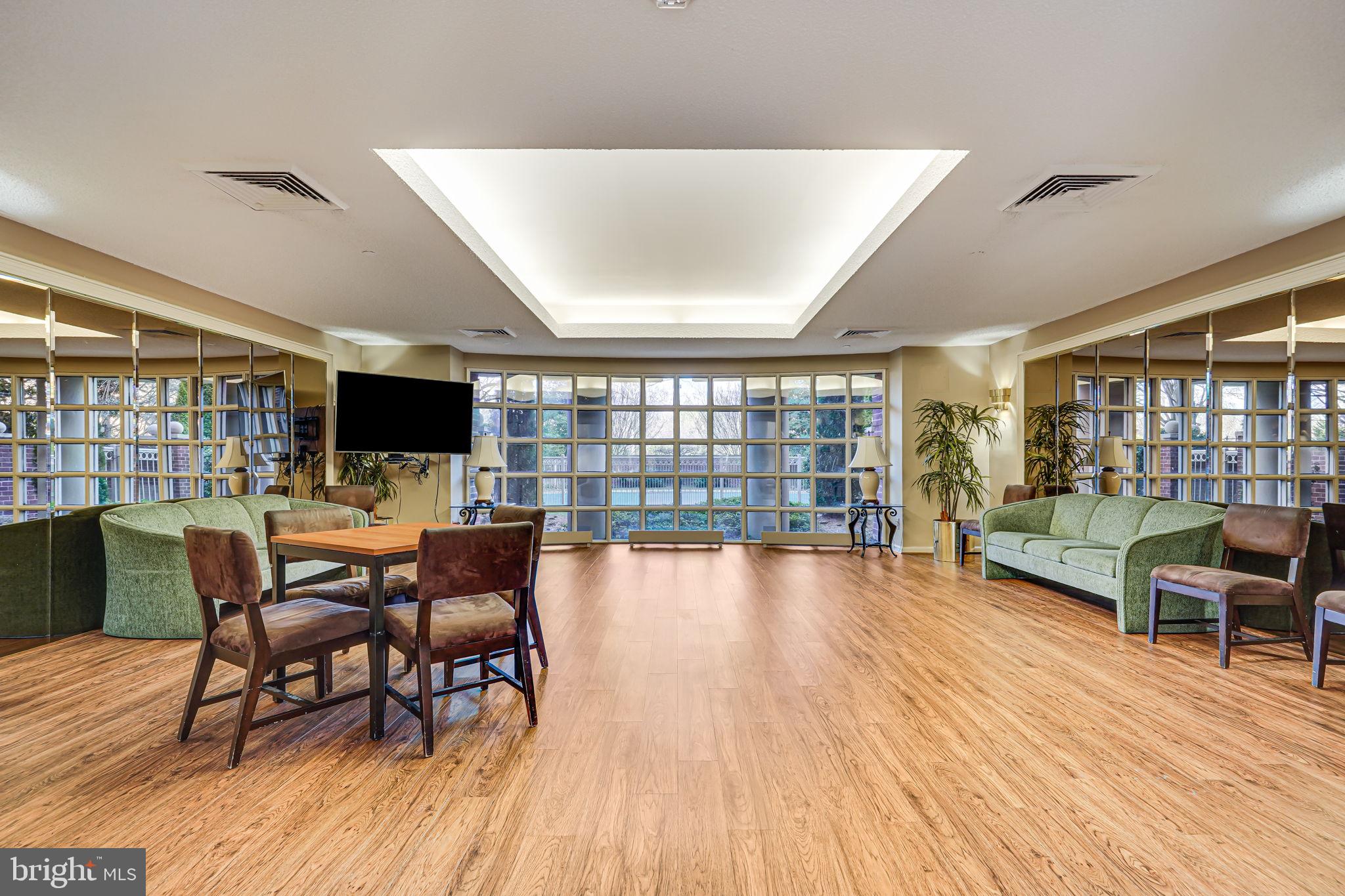 5802 Nicholson #2-703