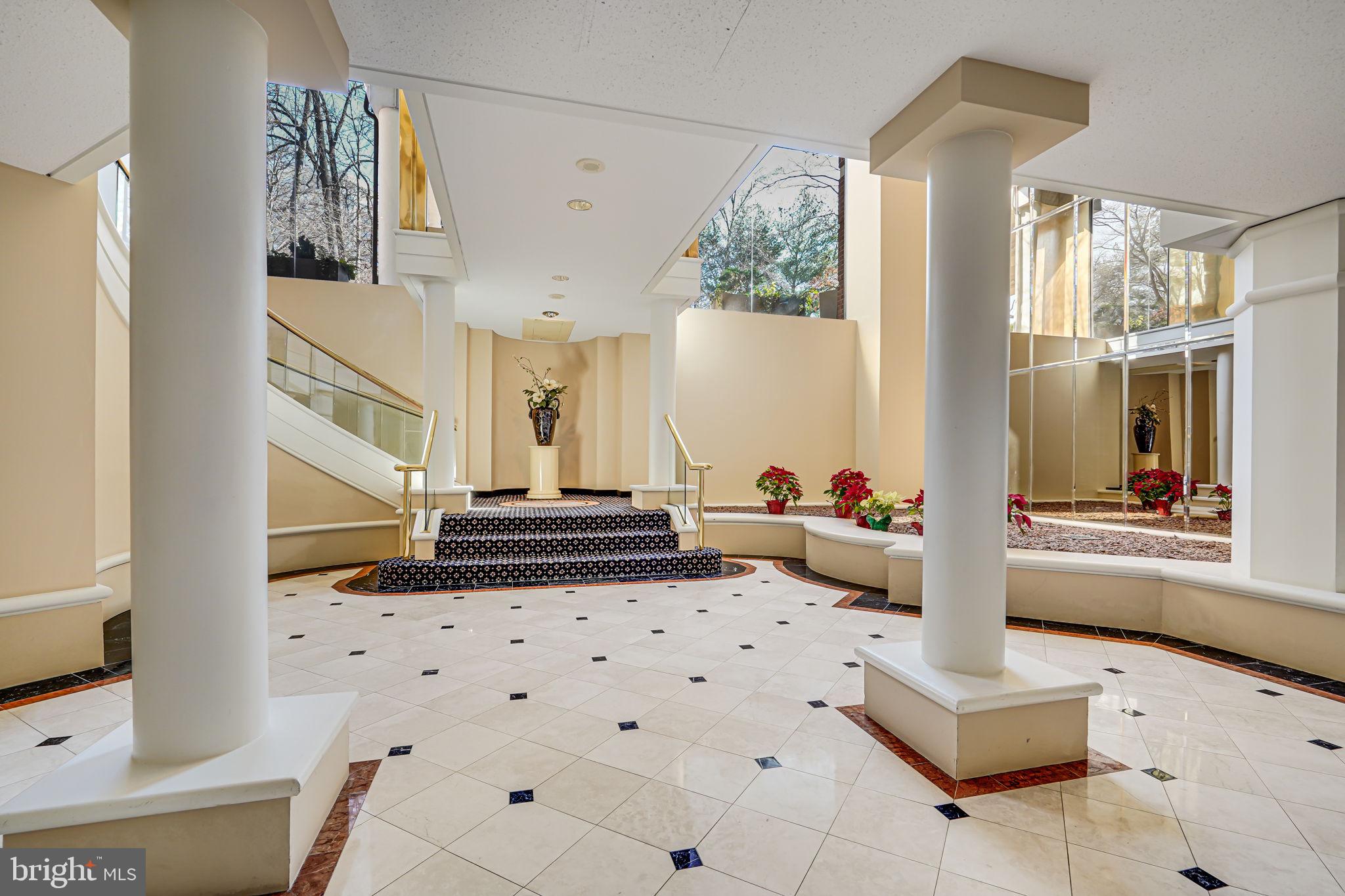 5802 Nicholson #2-703