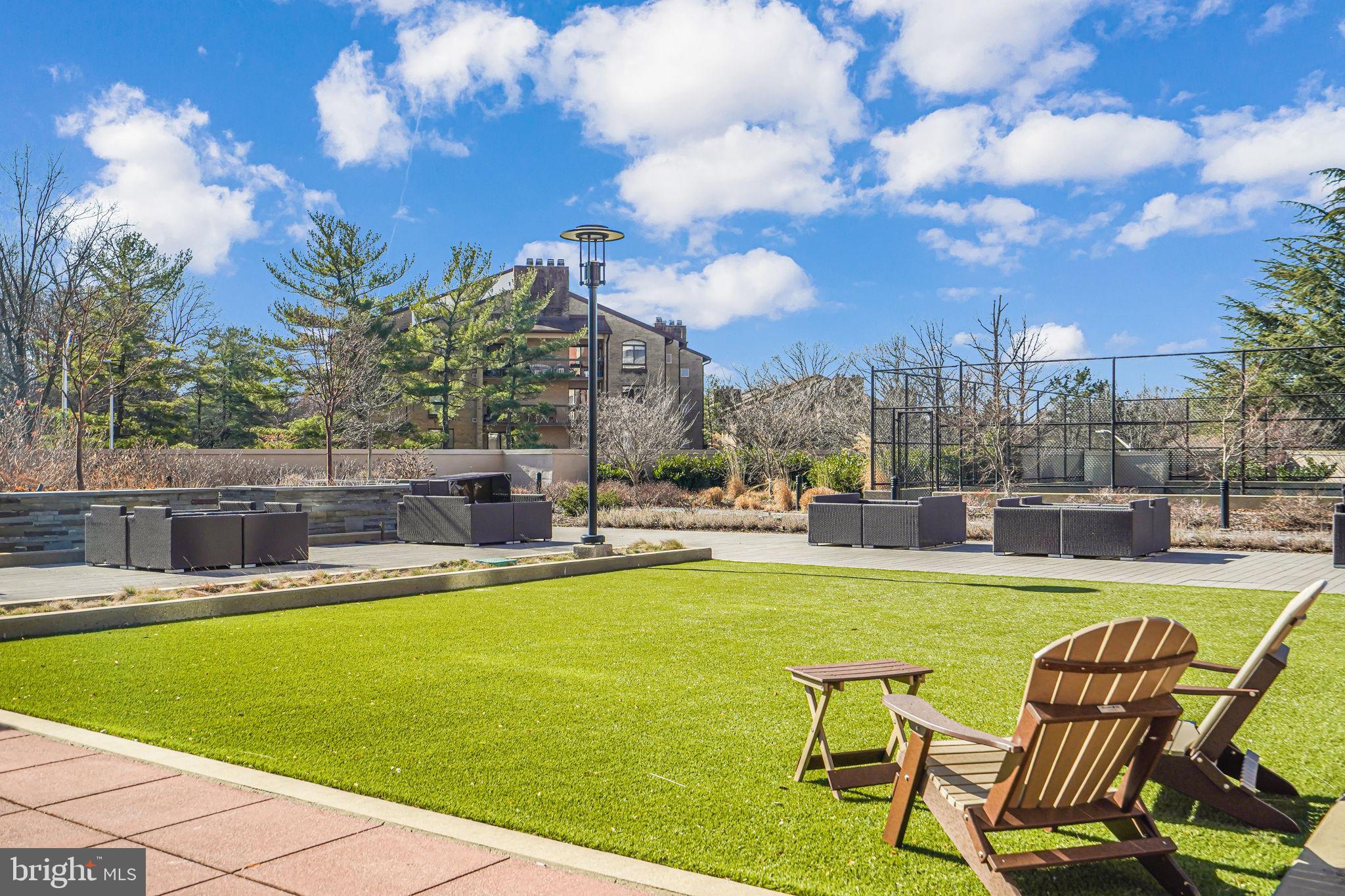 5802 Nicholson #2-703