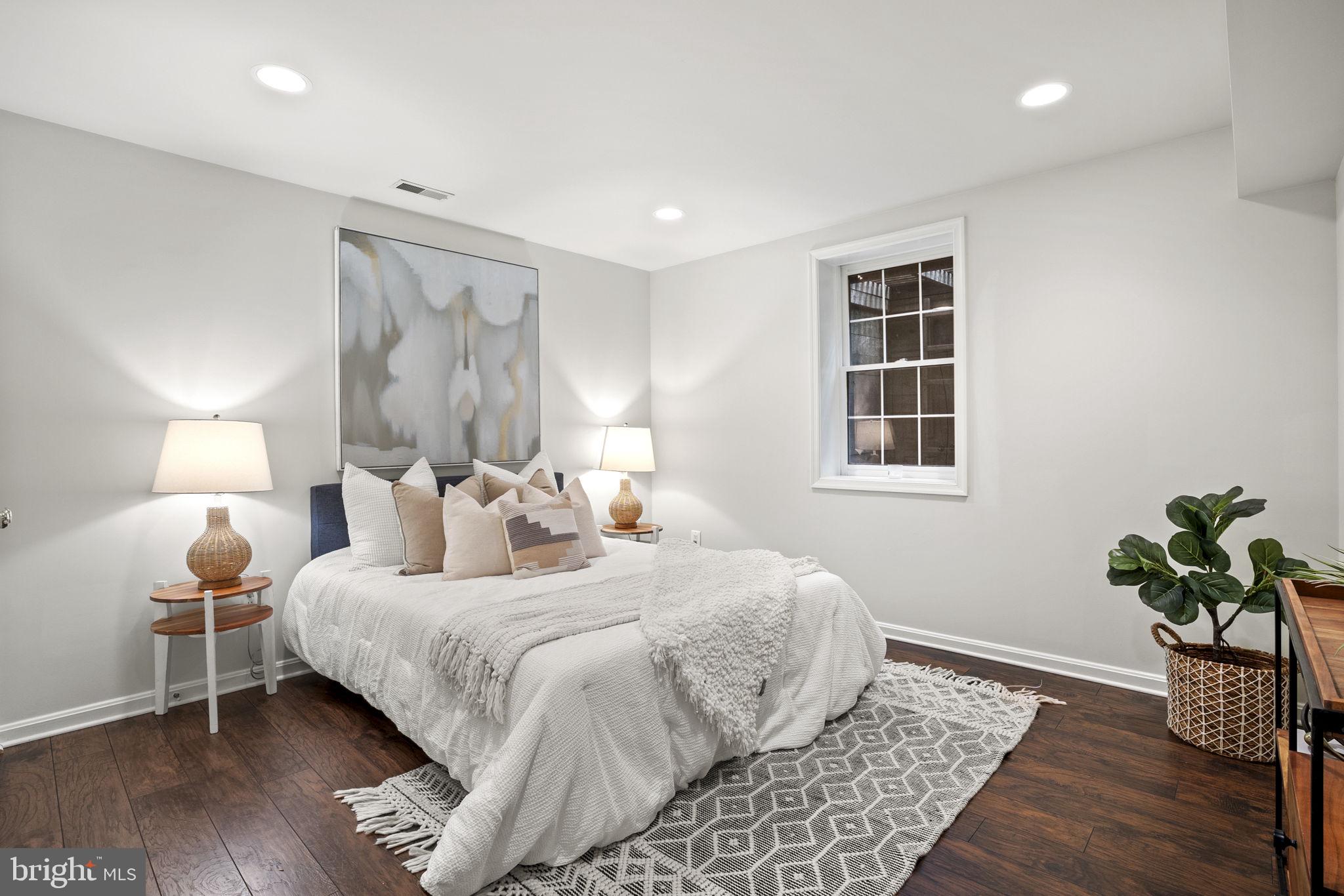 6409 Little Leigh Ct