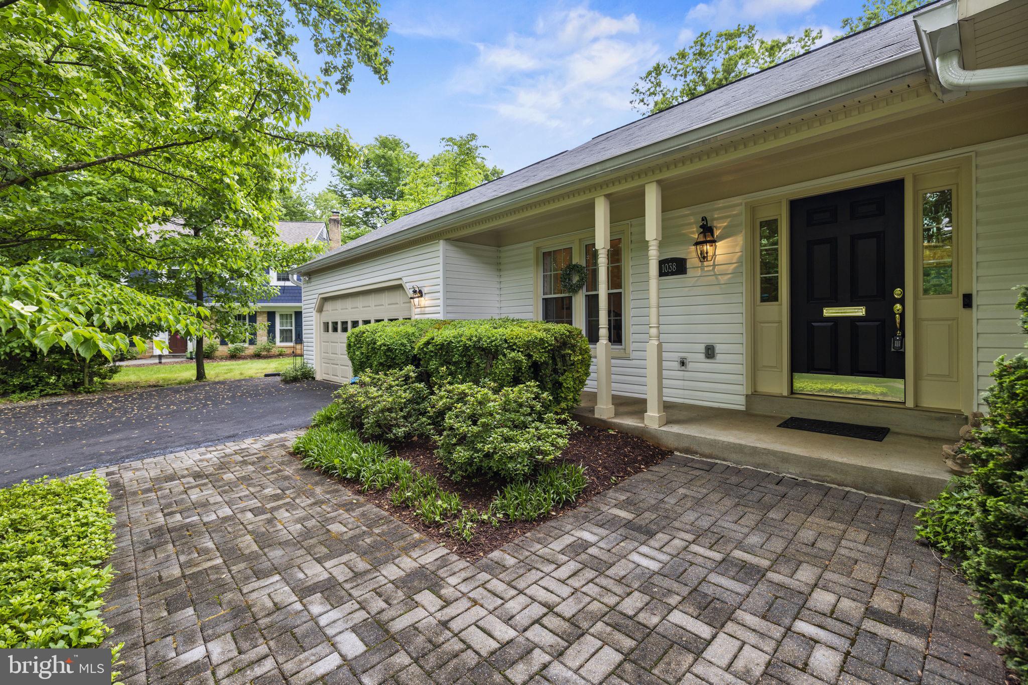 1038 Carnation Dr