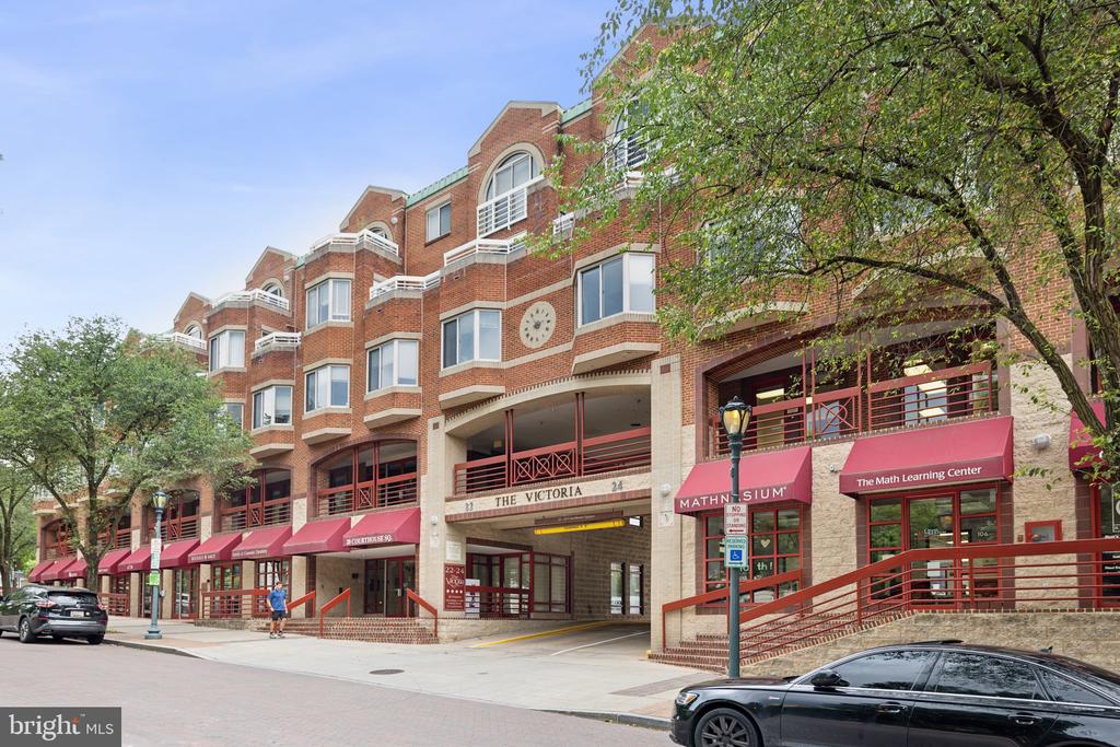 24 Courthouse Sq #311