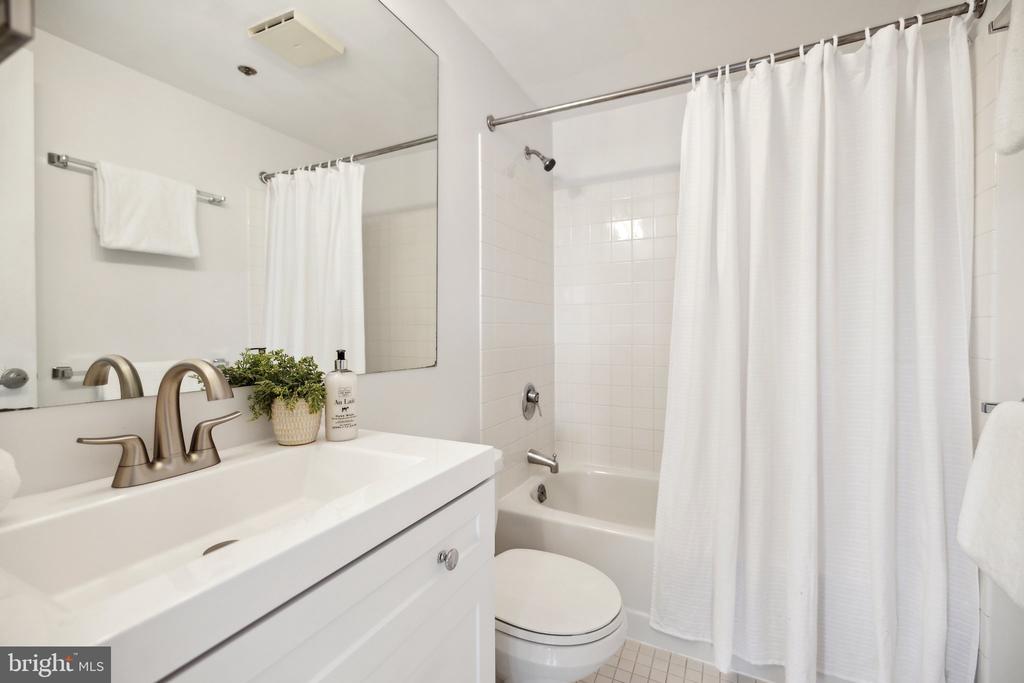 24 Courthouse Sq #311