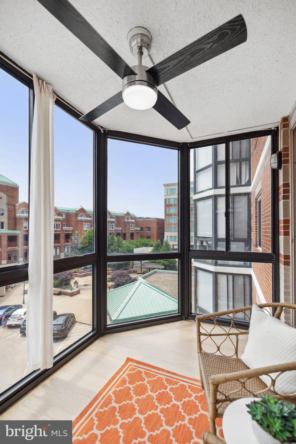 24 Courthouse Sq #311