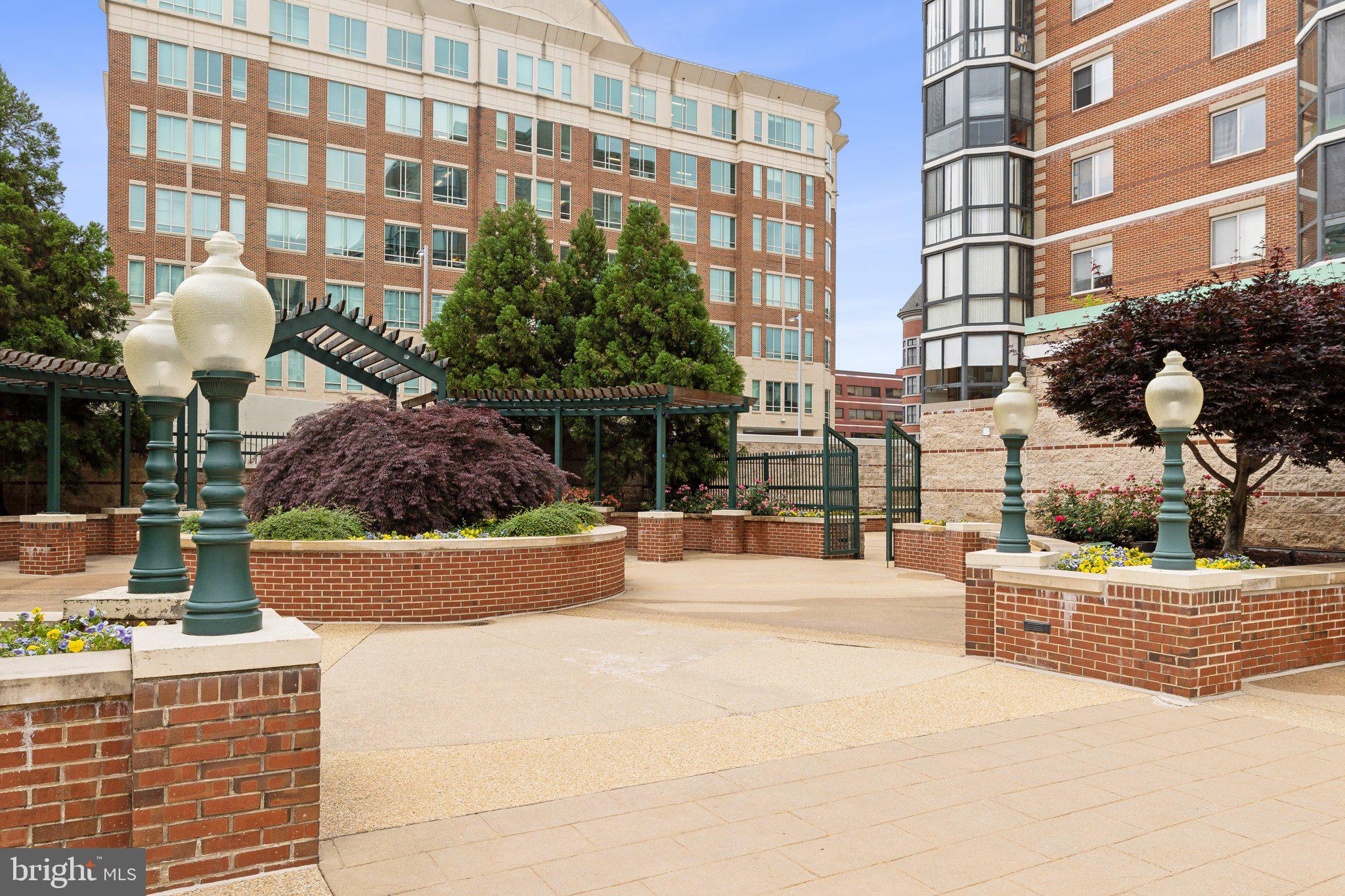 24 Courthouse Sq #311