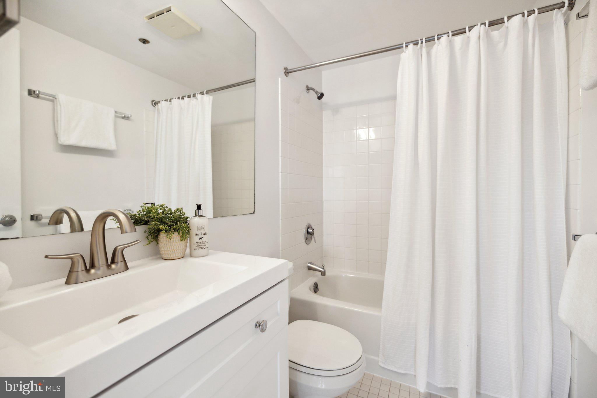 24 Courthouse Sq #311