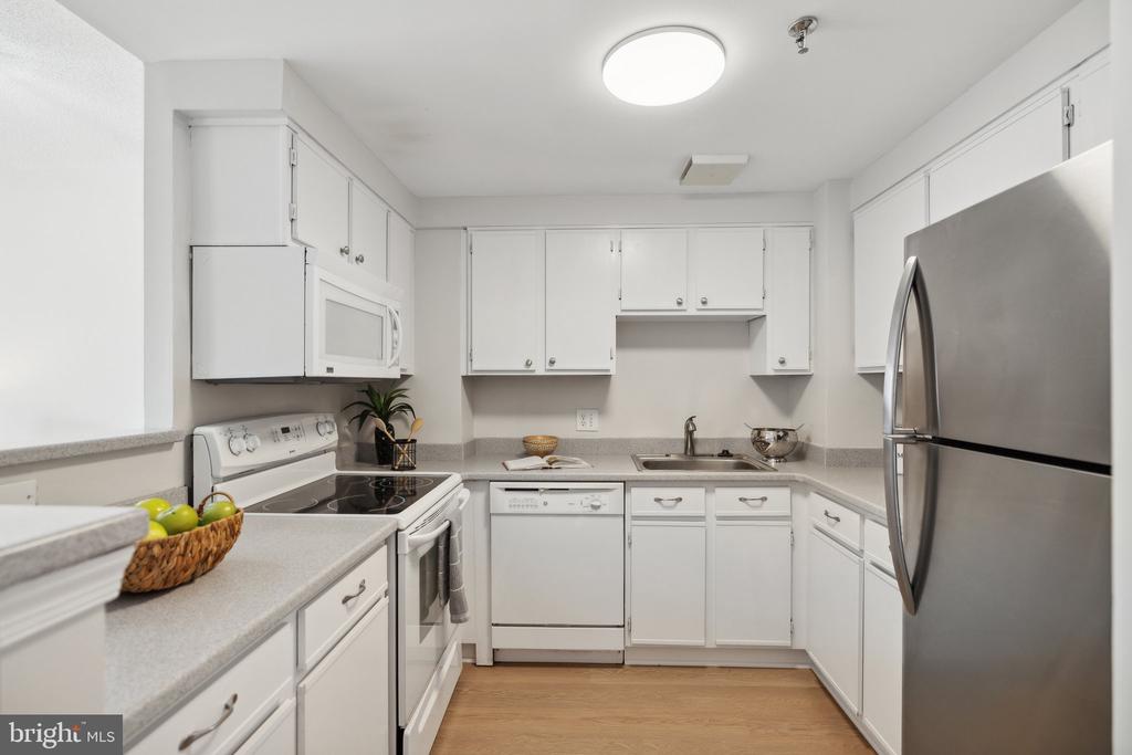 24 Courthouse Sq #311