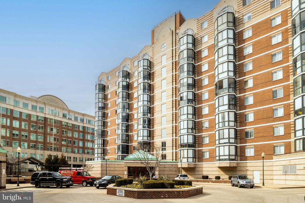 24 Courthouse Sq #311