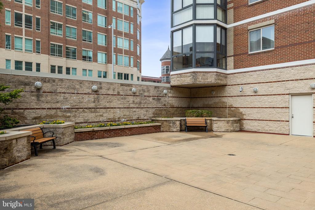 24 Courthouse Sq #311