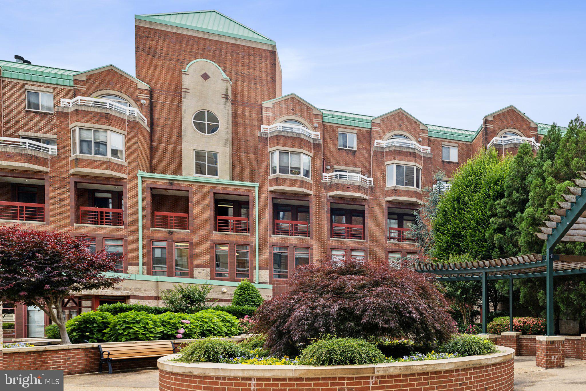 24 Courthouse Sq #311