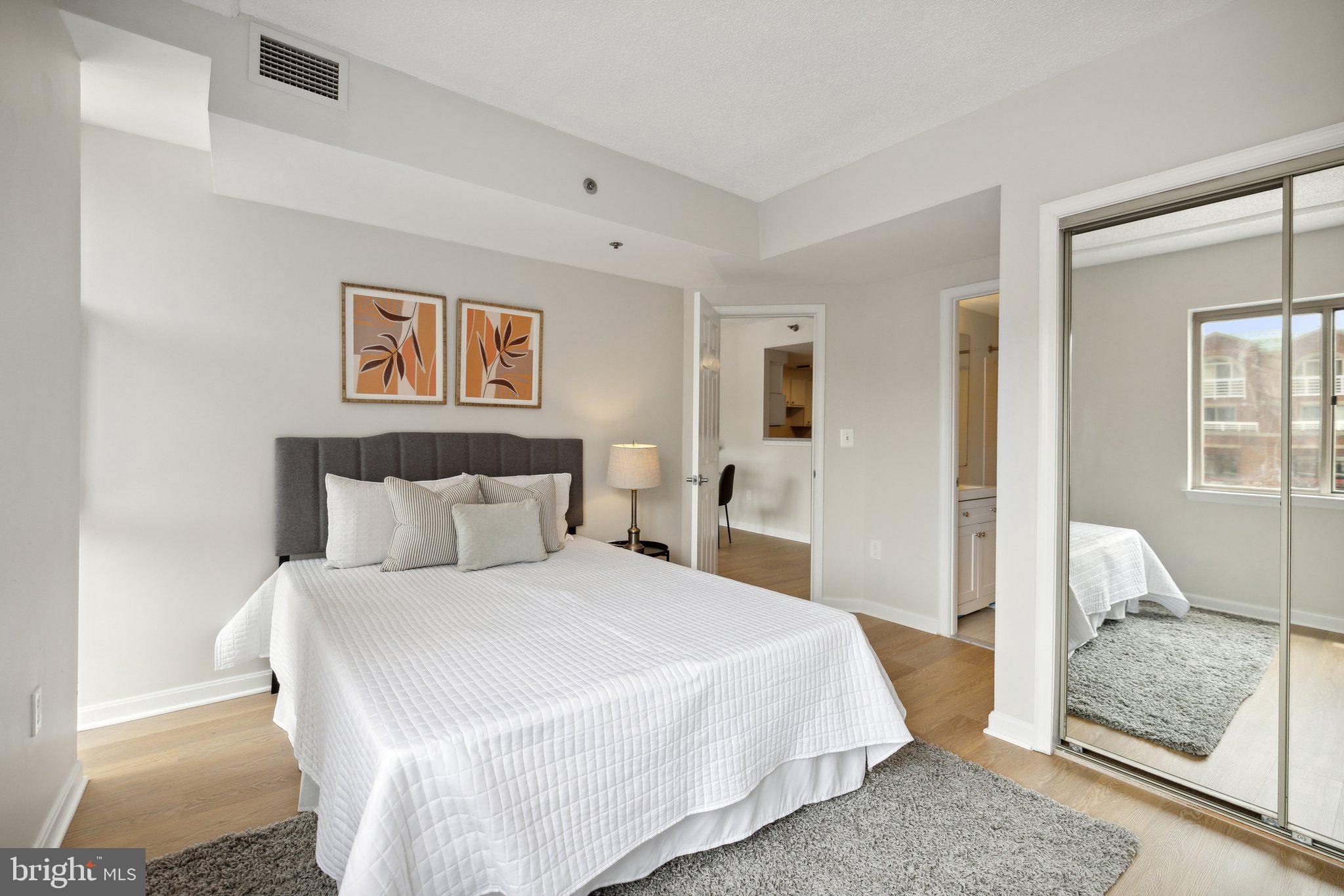 24 Courthouse Sq #311