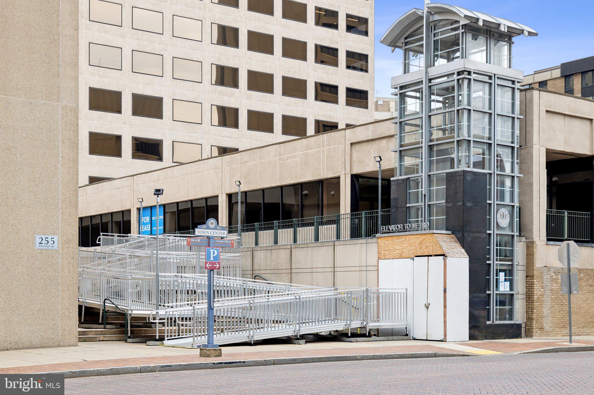 24 Courthouse Sq #311