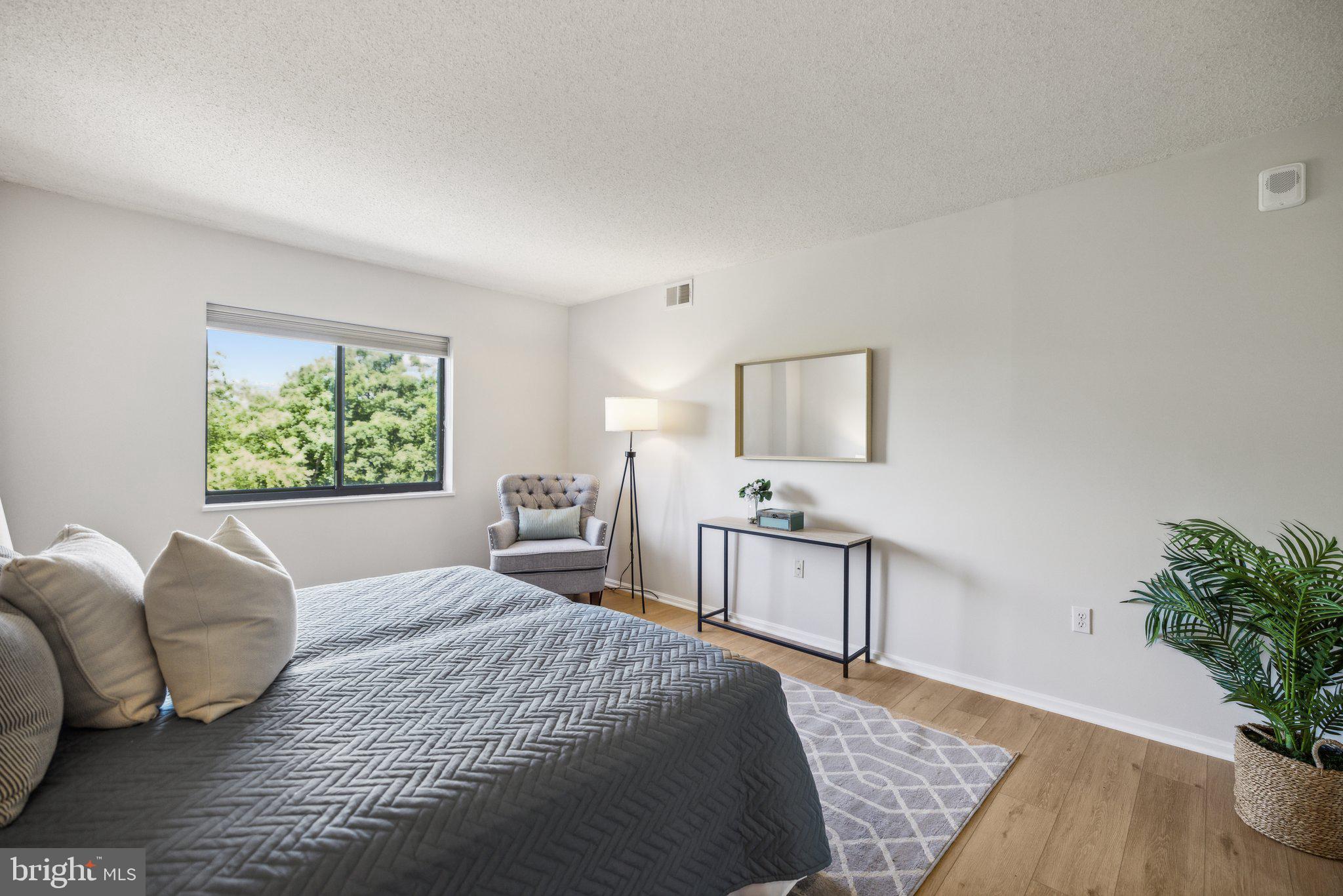 15107 Interlachen Dr #601