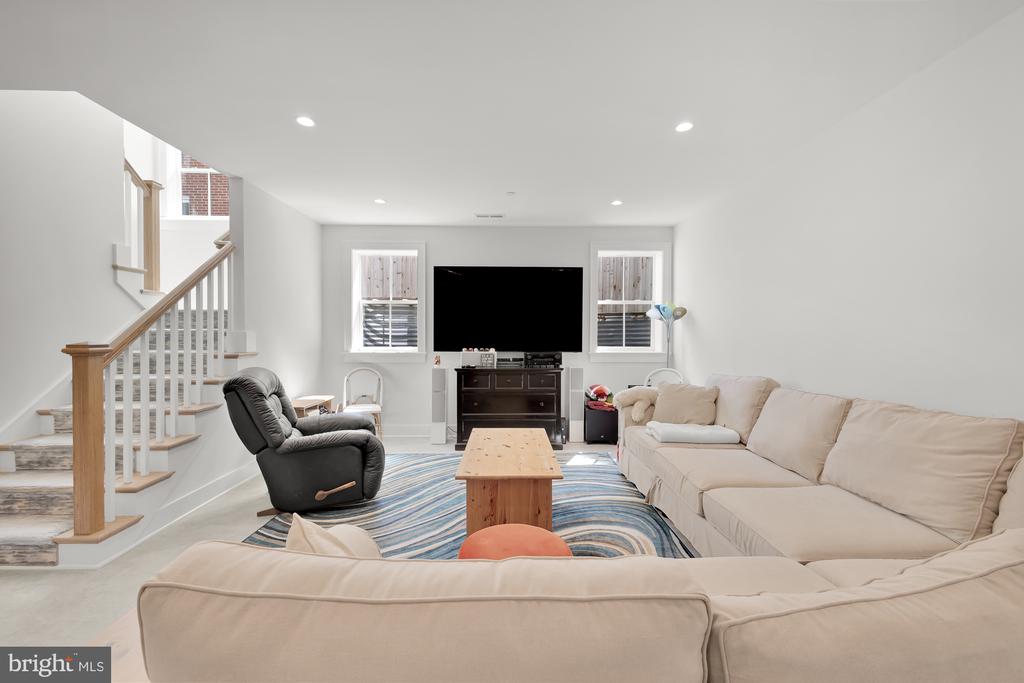4508 Harling Ln
