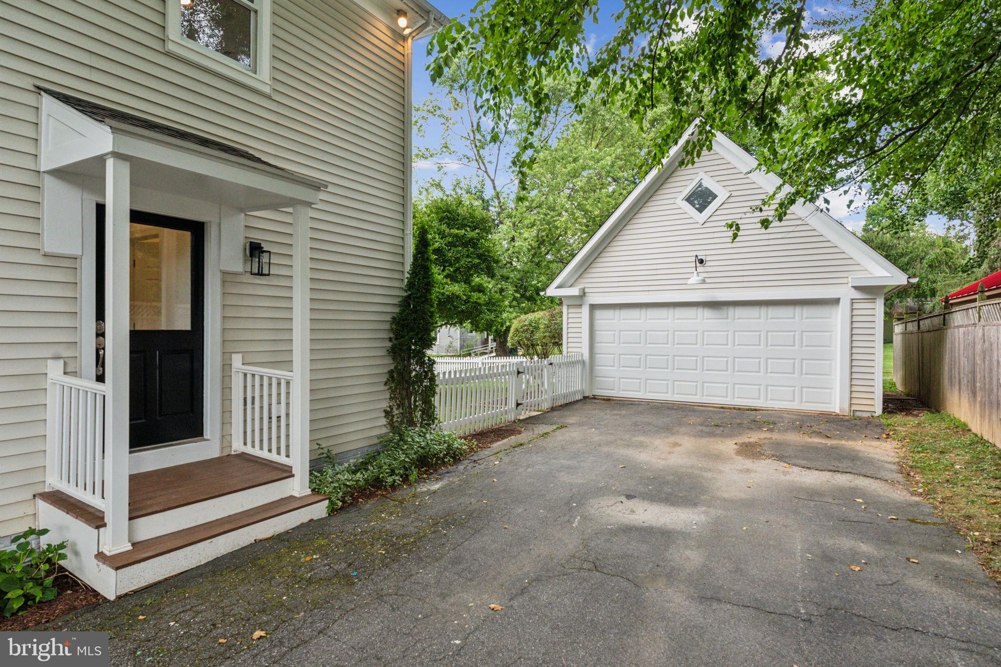 301 Anderson Ave