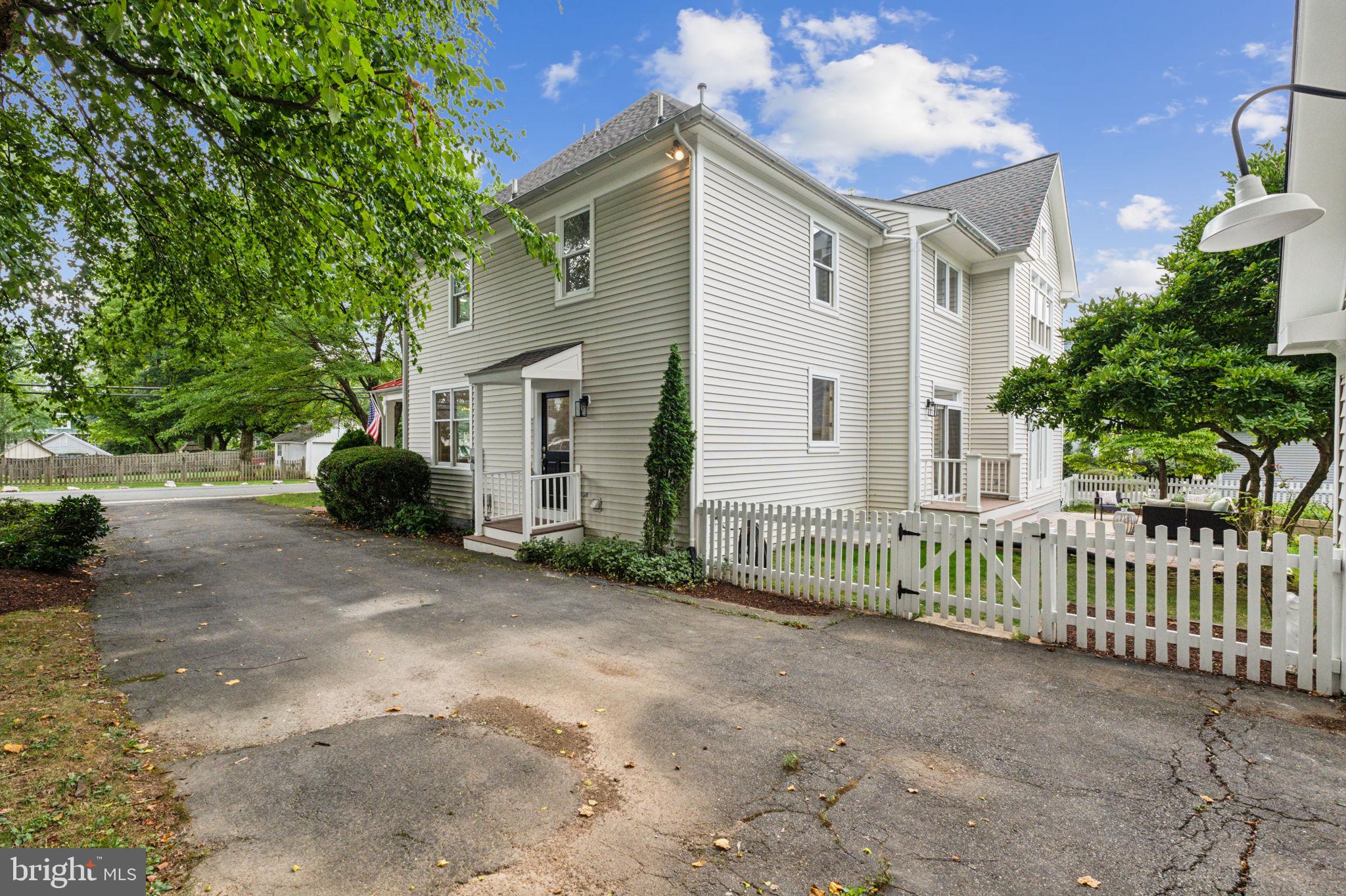 301 Anderson Ave