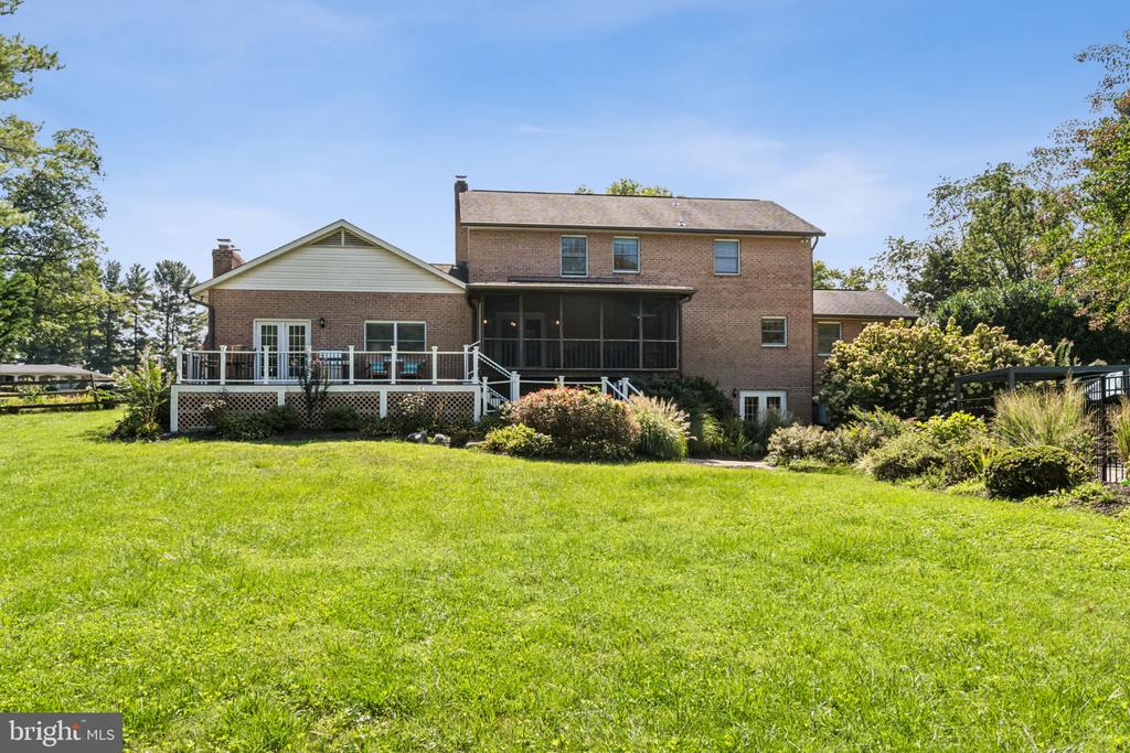 1021 Hawlings Rd