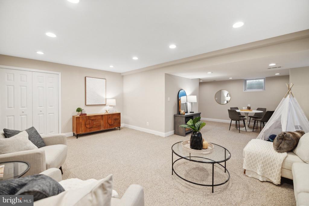810 Blossom Dr