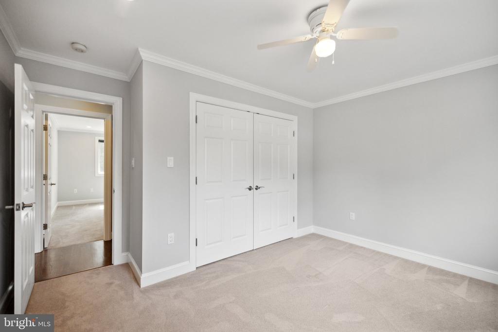 810 Blossom Dr