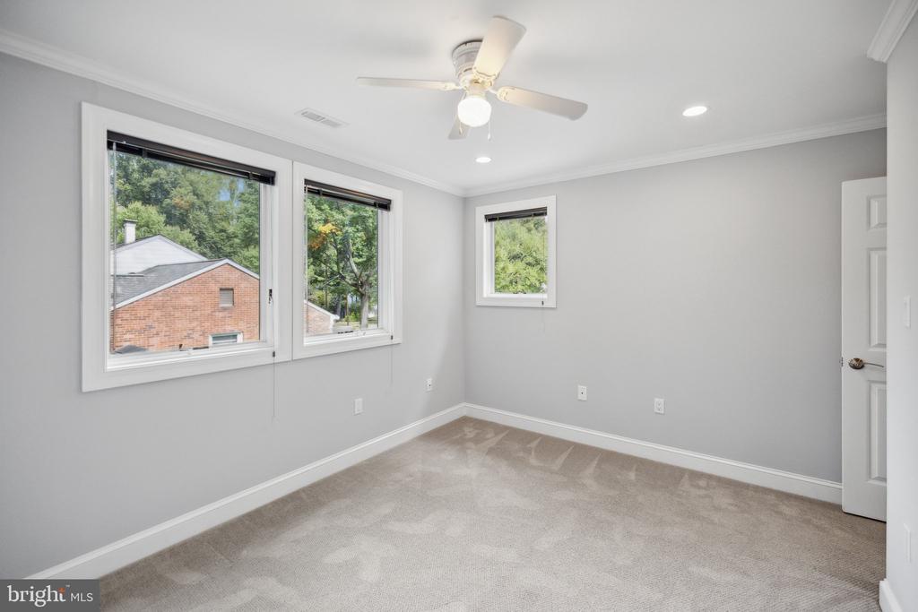 810 Blossom Dr