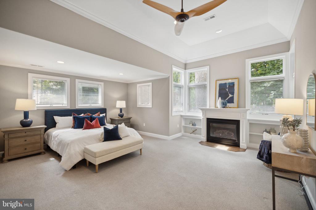 810 Blossom Dr