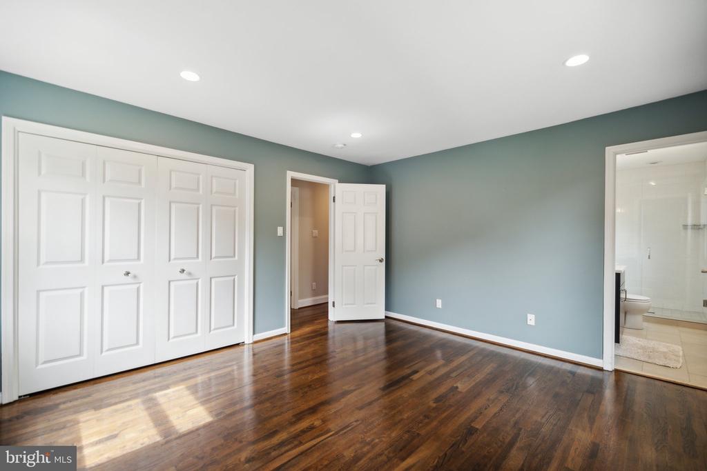 810 Blossom Dr