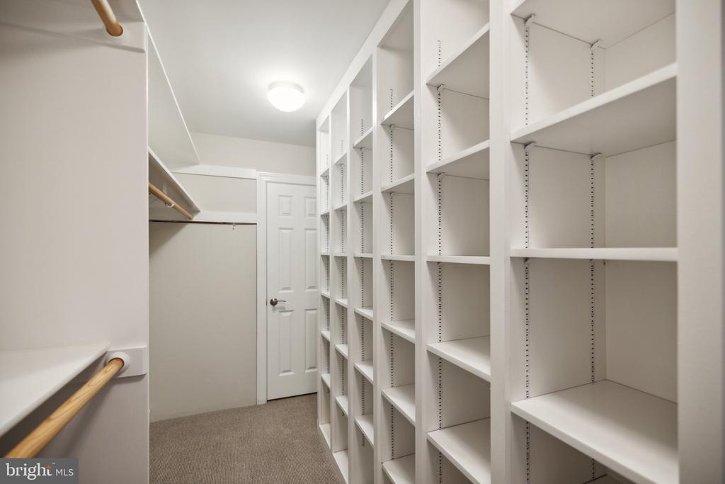 810 Blossom Dr