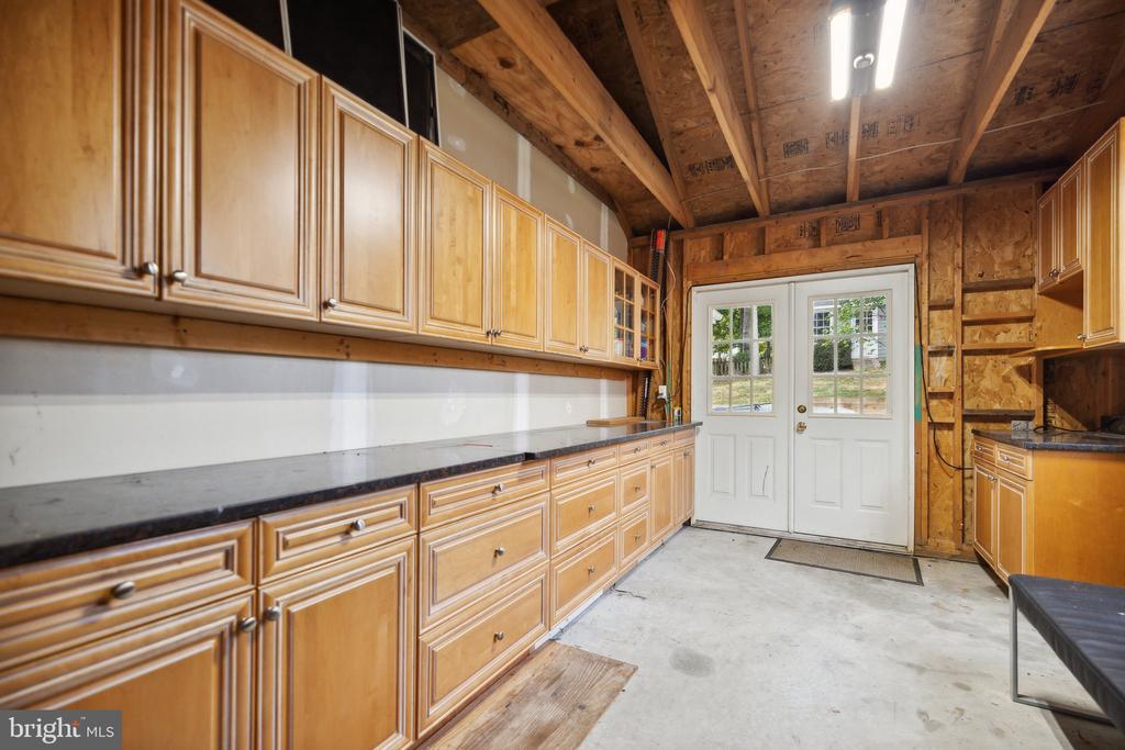 810 Blossom Dr