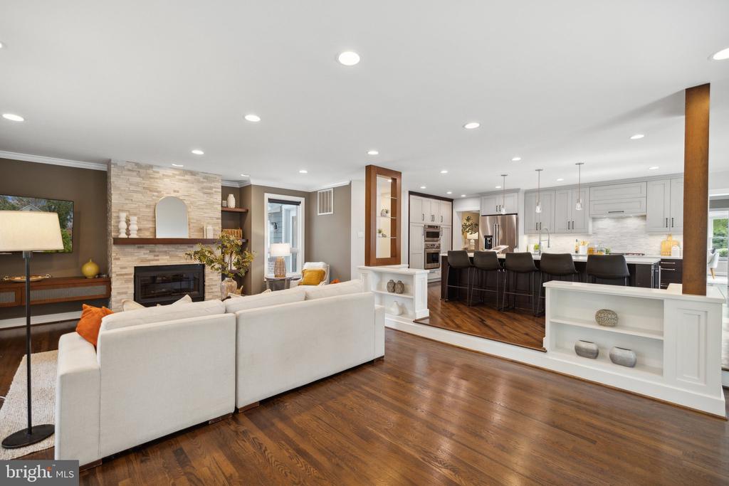 810 Blossom Dr