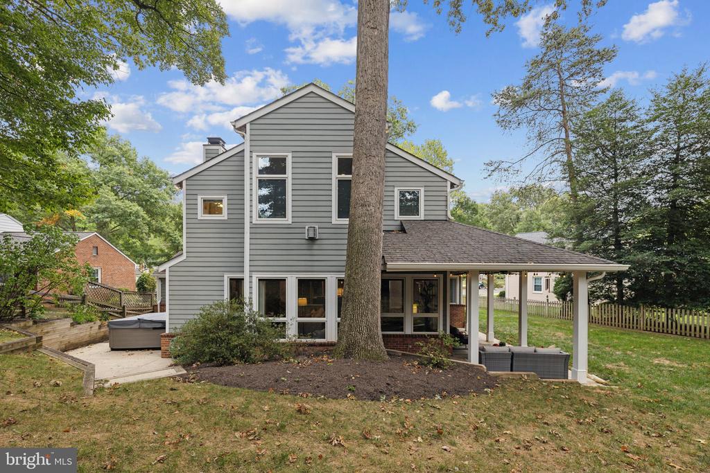 810 Blossom Dr