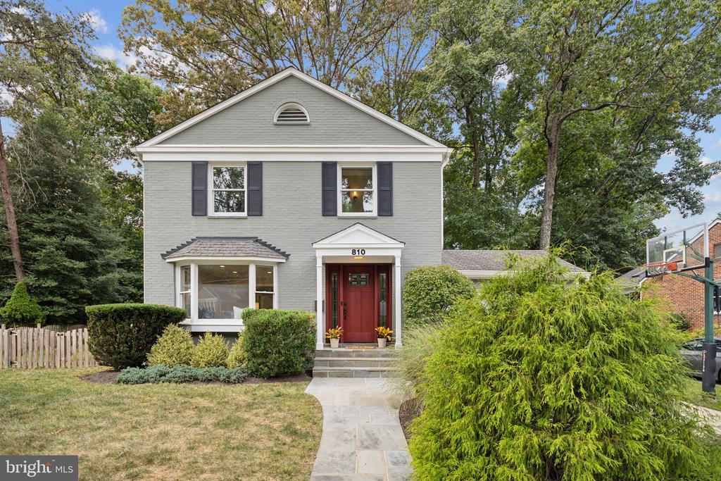 810 Blossom Dr