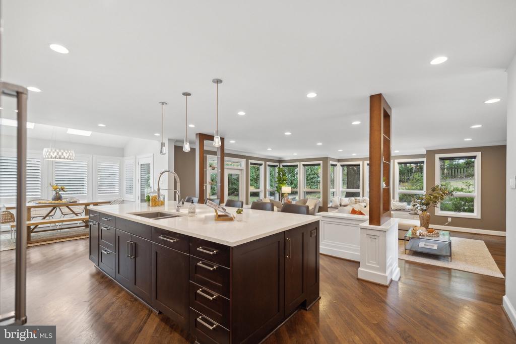 810 Blossom Dr