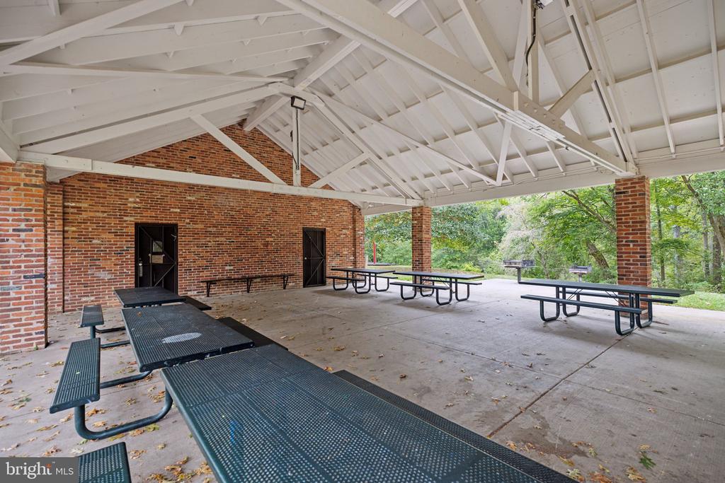 810 Blossom Dr