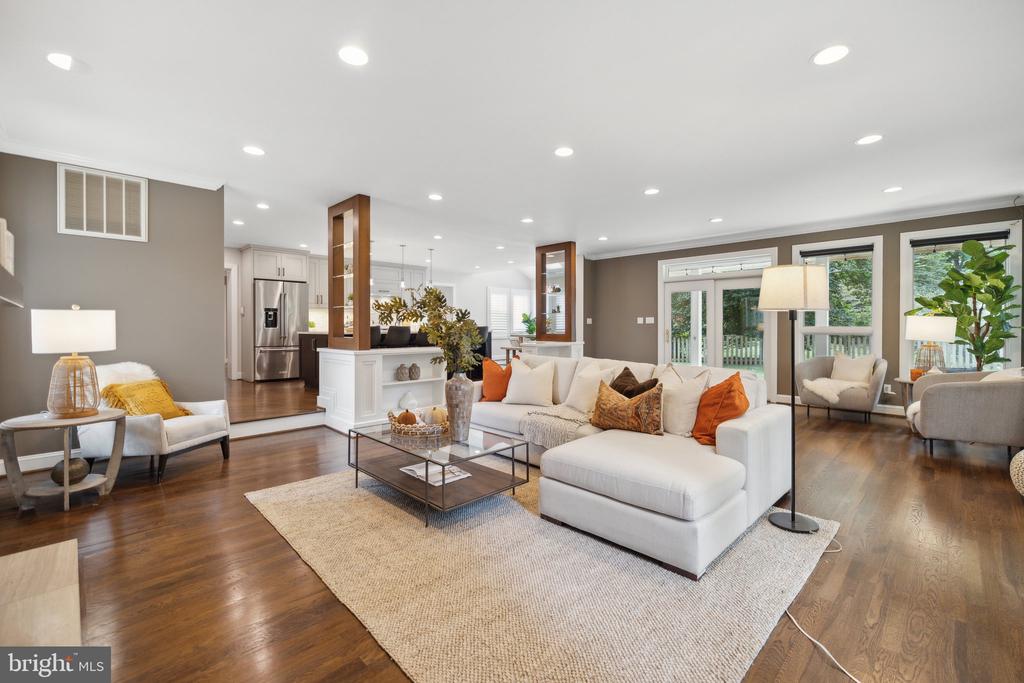 810 Blossom Dr