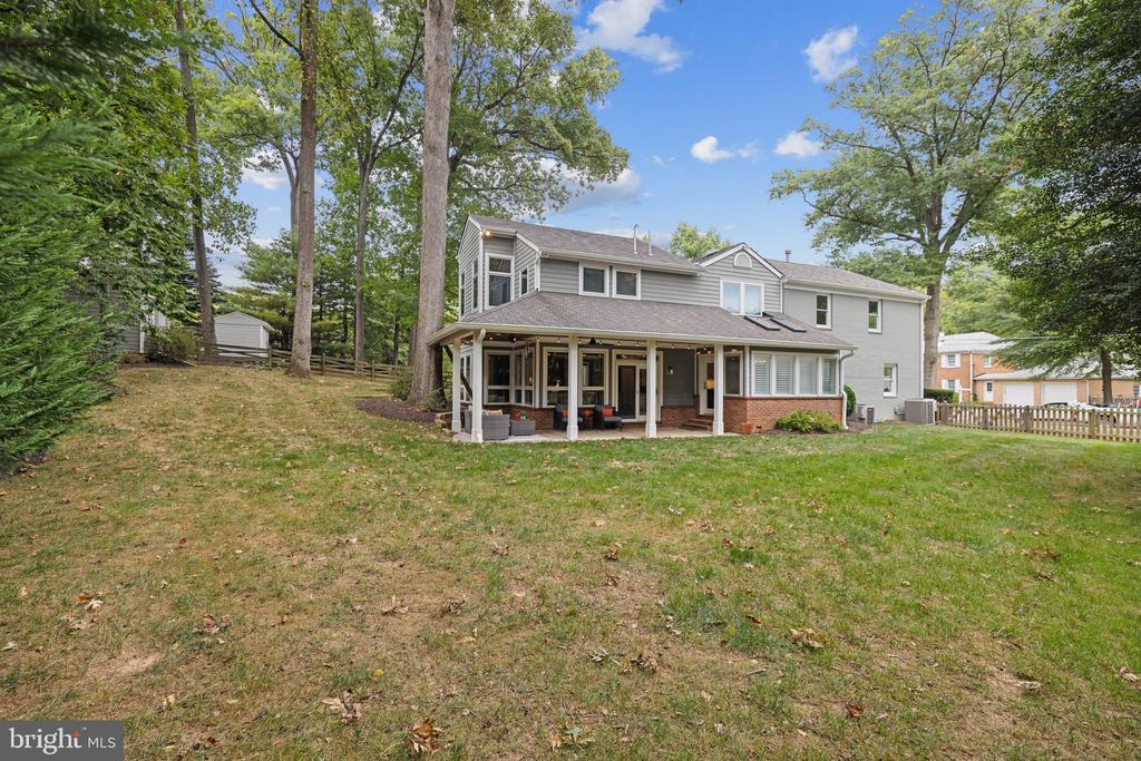 810 Blossom Dr