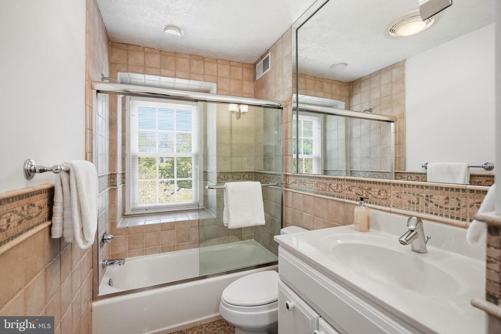 1525 W KERSEY LANE