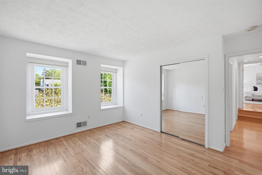 1525 W KERSEY LANE