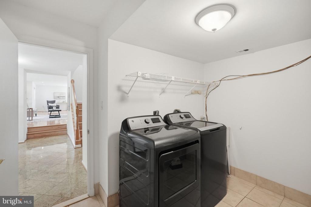 1525 W KERSEY LANE
